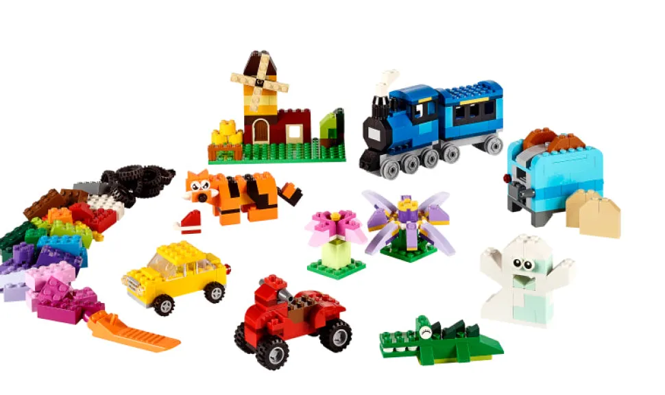 LEGO 10696 Classic Medium Creative Brick Box 484 Piece Sale